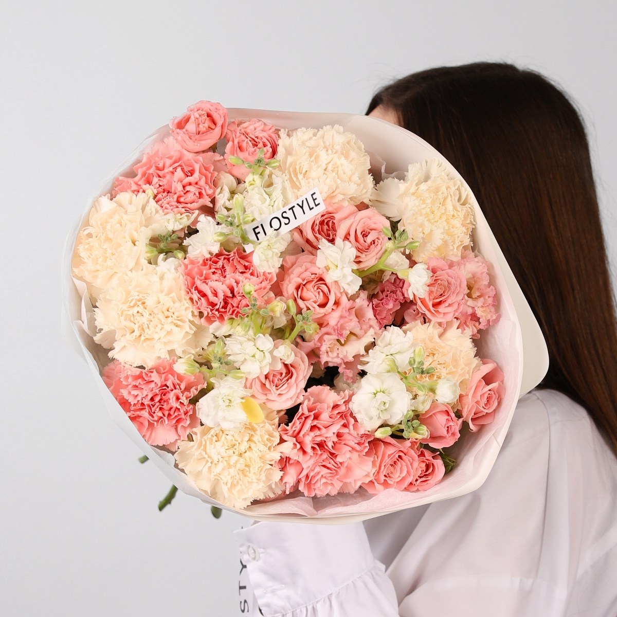 Круглый букет в нежных тонах